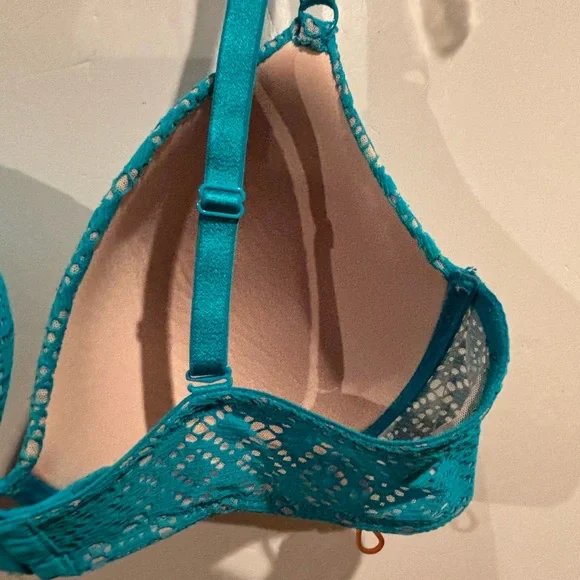 Victoria's Secret Teal Lace Push-Up Bra - Picture 7 of 10